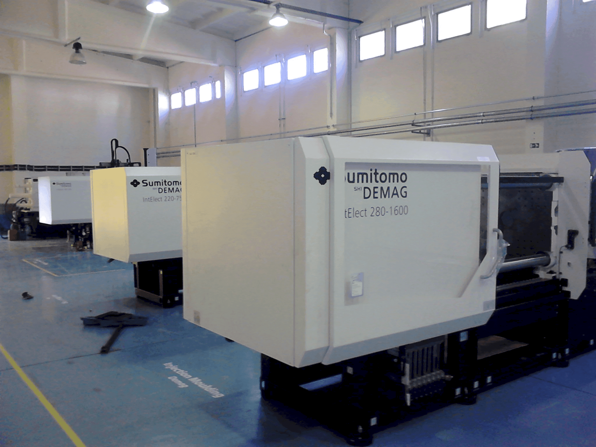 Вид станка SUMITOMO SHI DEMAG Intelect 280/685-1600 спереди