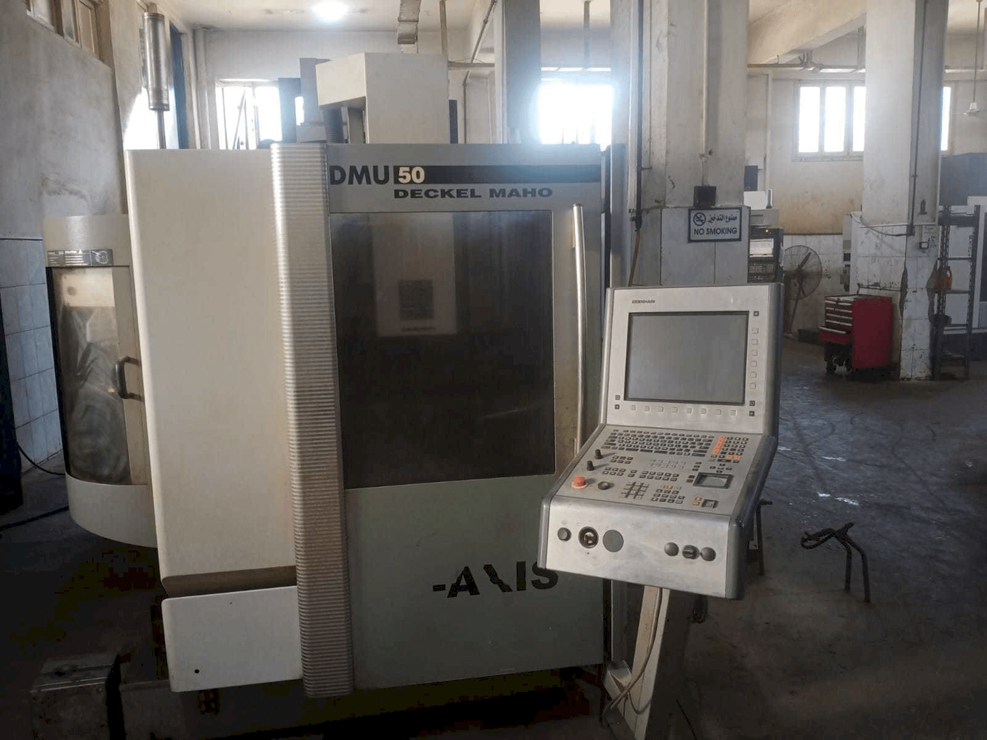 Вид станка DECKEL MAHO DMU 50 спереди